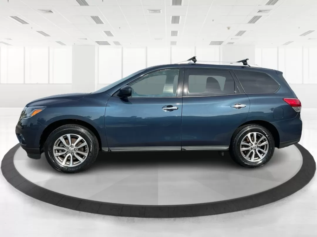 2013 Nissan Pathfinder SV (5N1AR2MM5DC) with an 3.5L V-6 DOHC engine, located at 1230 East Main St, Xenia, OH, 45385, (937) 908-9800, 39.688026, -83.910172 - Photo#5