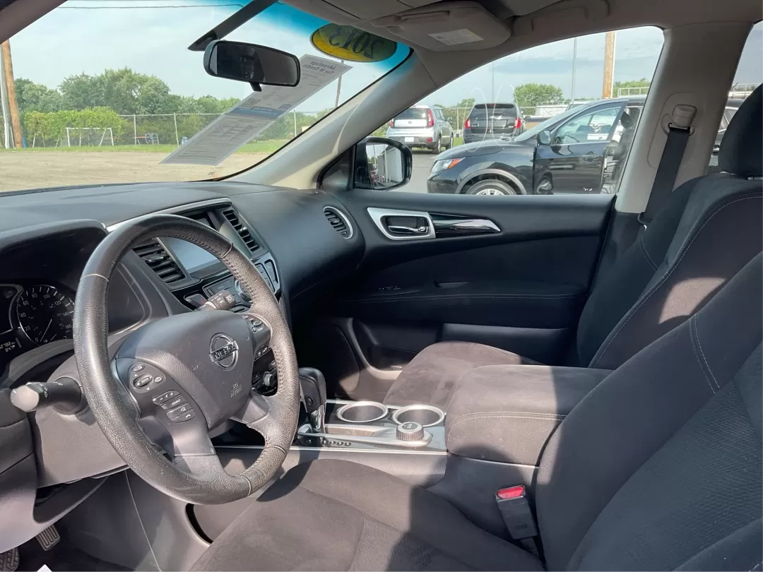 2013 Nissan Pathfinder SV (5N1AR2MM5DC) with an 3.5L V-6 DOHC engine, located at 1230 East Main St, Xenia, OH, 45385, (937) 908-9800, 39.688026, -83.910172 - Photo#8