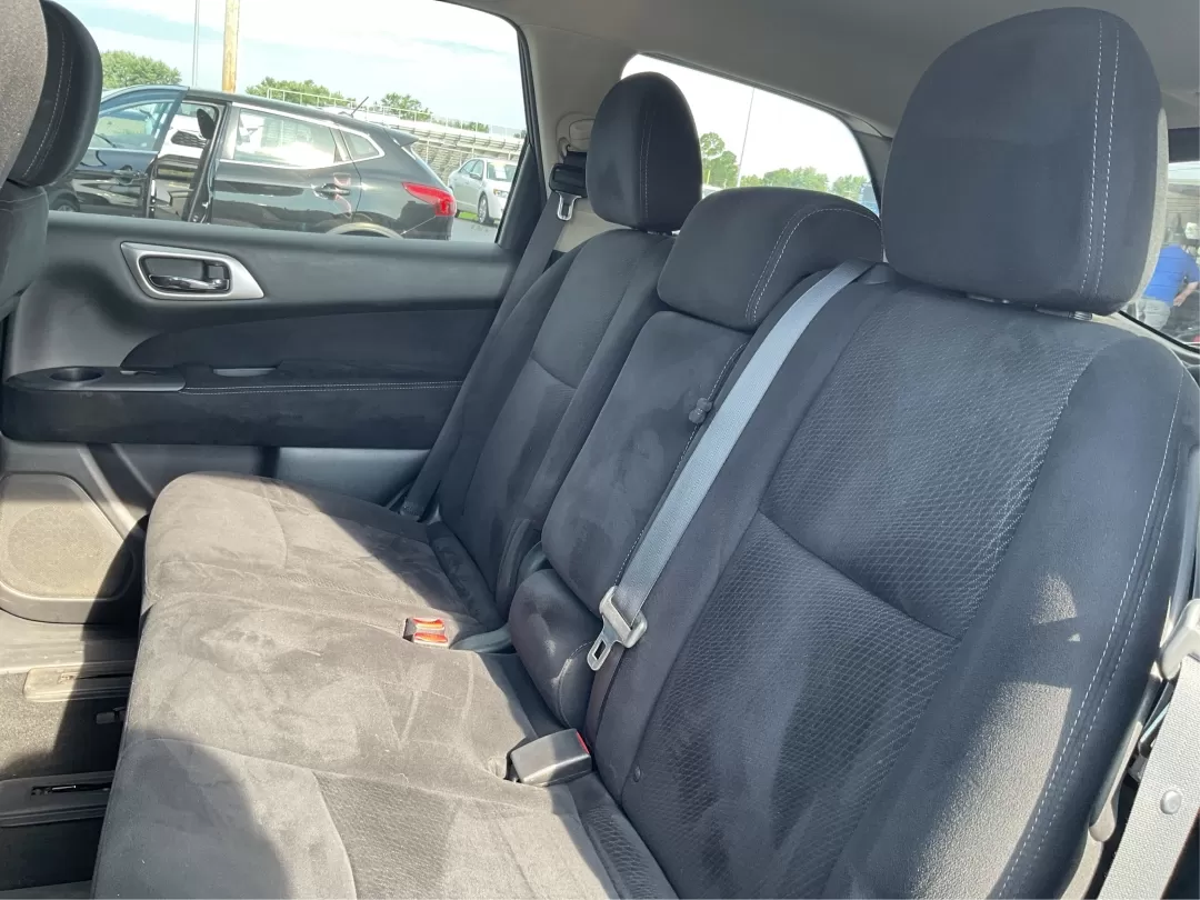 2013 Nissan Pathfinder SV (5N1AR2MM5DC) with an 3.5L V-6 DOHC engine, located at 1230 East Main St, Xenia, OH, 45385, (937) 908-9800, 39.688026, -83.910172 - Photo#9