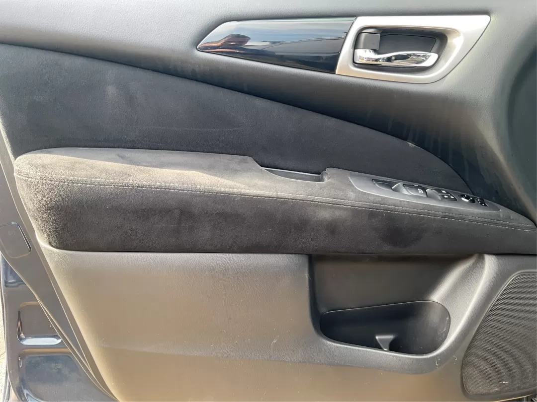 2013 Nissan Pathfinder SV (5N1AR2MM5DC) with an 3.5L V-6 DOHC engine, located at 1230 East Main St, Xenia, OH, 45385, (937) 908-9800, 39.688026, -83.910172 - Photo#17