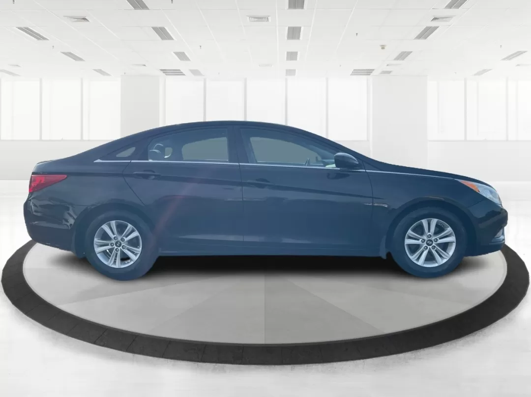 2013 Hyundai Sonata GLS (5NPEB4AC6DH) with an 2.4L I-4 gasoline direct injection engine, located at 401 Woodman Dr, Riverside, OH, 45431, (937) 908-9800, 39.760899, -84.123421 - Photo#1