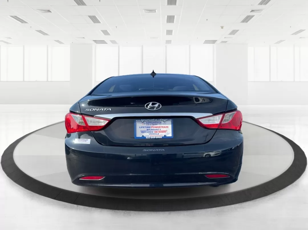 2013 Hyundai Sonata GLS (5NPEB4AC6DH) with an 2.4L I-4 gasoline direct injection engine, located at 401 Woodman Dr, Riverside, OH, 45431, (937) 908-9800, 39.760899, -84.123421 - Photo#3