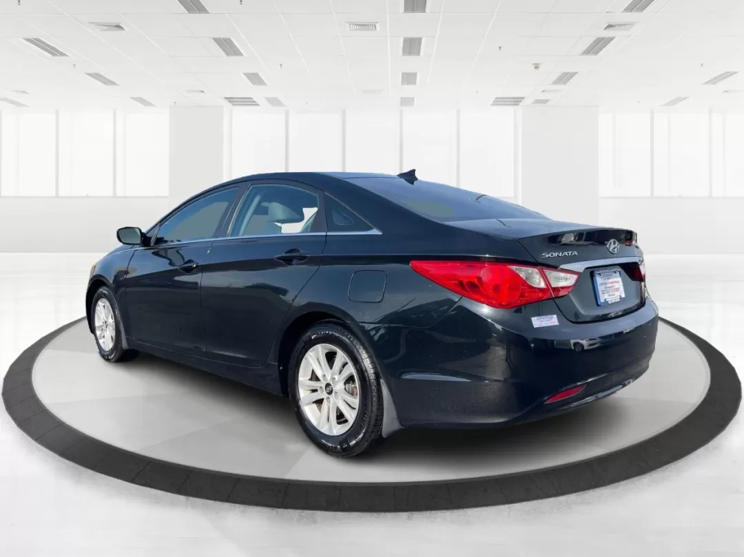 2013 Hyundai Sonata GLS (5NPEB4AC6DH) with an 2.4L I-4 gasoline direct injection engine, located at 401 Woodman Dr, Riverside, OH, 45431, (937) 908-9800, 39.760899, -84.123421 - Photo#4