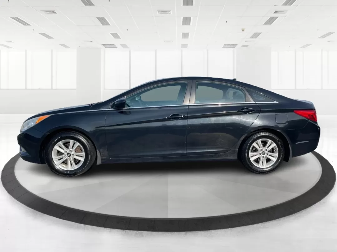 2013 Hyundai Sonata GLS (5NPEB4AC6DH) with an 2.4L I-4 gasoline direct injection engine, located at 401 Woodman Dr, Riverside, OH, 45431, (937) 908-9800, 39.760899, -84.123421 - Photo#5