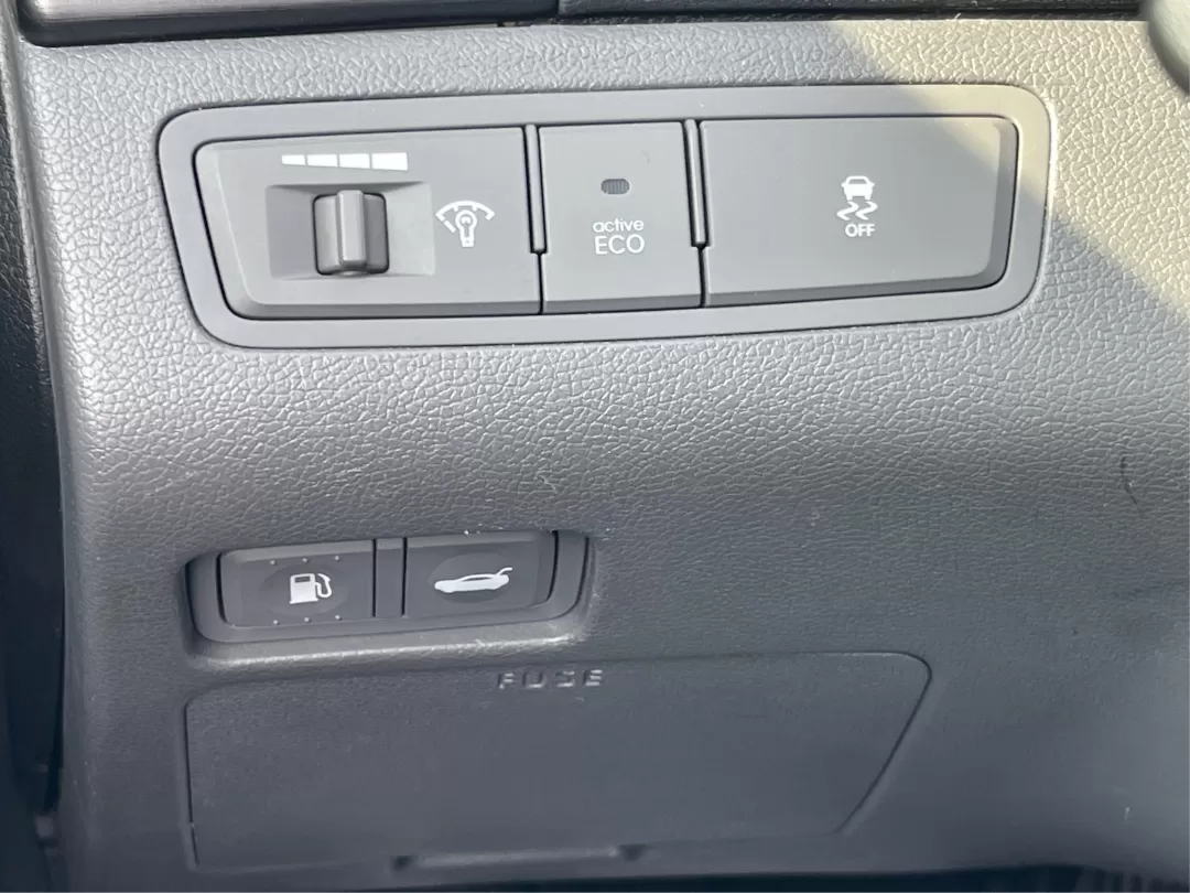 2013 Hyundai Sonata GLS (5NPEB4AC6DH) with an 2.4L I-4 gasoline direct injection engine, located at 401 Woodman Dr, Riverside, OH, 45431, (937) 908-9800, 39.760899, -84.123421 - Photo#16