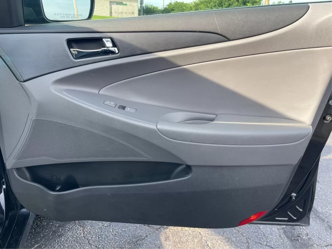 2013 Hyundai Sonata GLS (5NPEB4AC6DH) with an 2.4L I-4 gasoline direct injection engine, located at 401 Woodman Dr, Riverside, OH, 45431, (937) 908-9800, 39.760899, -84.123421 - Photo#19