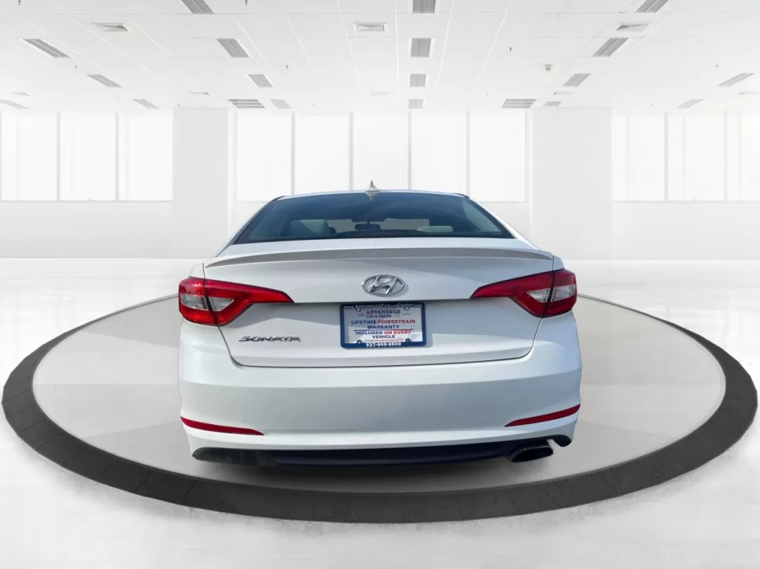 2017 Hyundai Sonata Base (5NPE24AF6HH) with an Other engine, located at 1230 East Main St, Xenia, OH, 45385, (937) 908-9800, 39.688026, -83.910172 - Photo#3