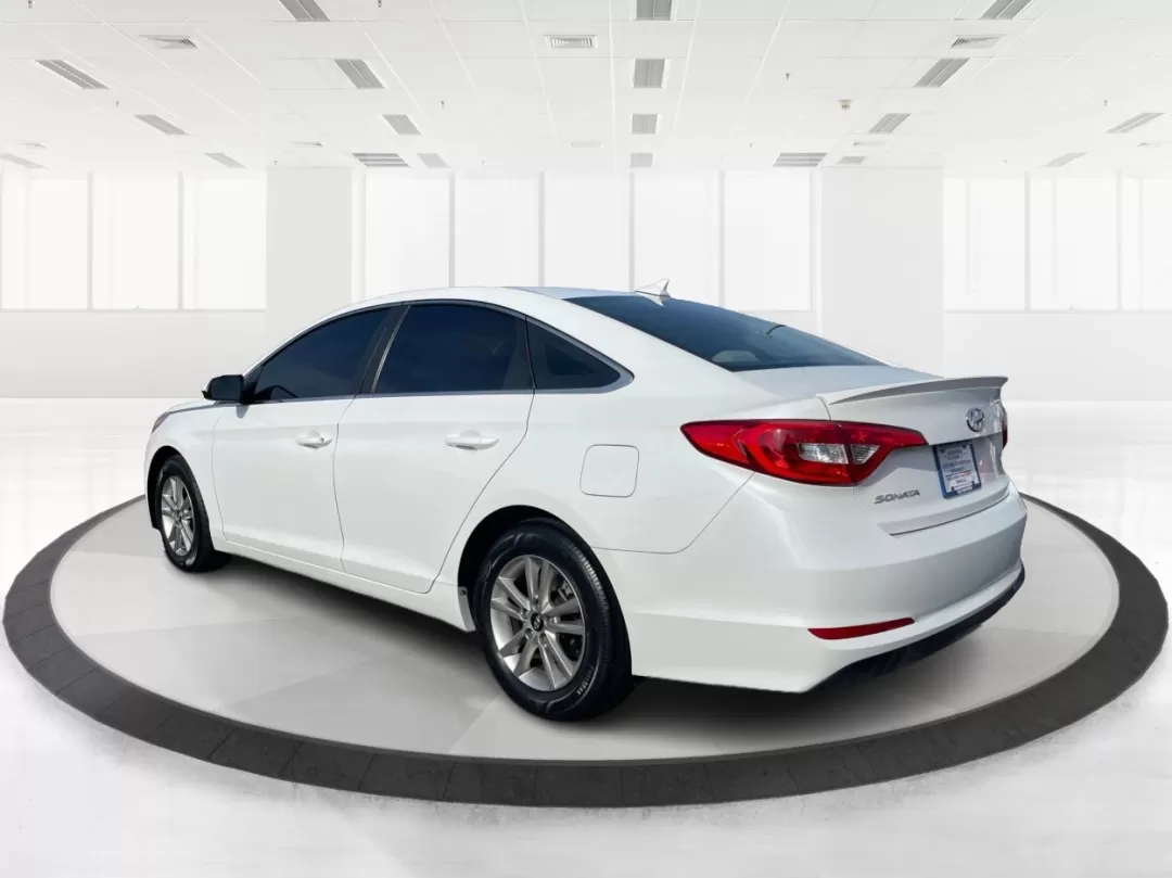 2017 Hyundai Sonata Base (5NPE24AF6HH) with an Other engine, located at 1230 East Main St, Xenia, OH, 45385, (937) 908-9800, 39.688026, -83.910172 - Photo#4