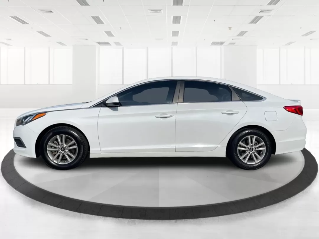 2017 Hyundai Sonata Base (5NPE24AF6HH) with an Other engine, located at 1230 East Main St, Xenia, OH, 45385, (937) 908-9800, 39.688026, -83.910172 - Photo#5