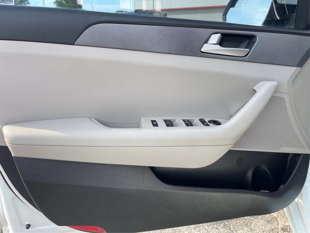 2017 Hyundai Sonata Base (5NPE24AF6HH) with an Other engine, located at 1230 East Main St, Xenia, OH, 45385, (937) 908-9800, 39.688026, -83.910172 - Photo#18