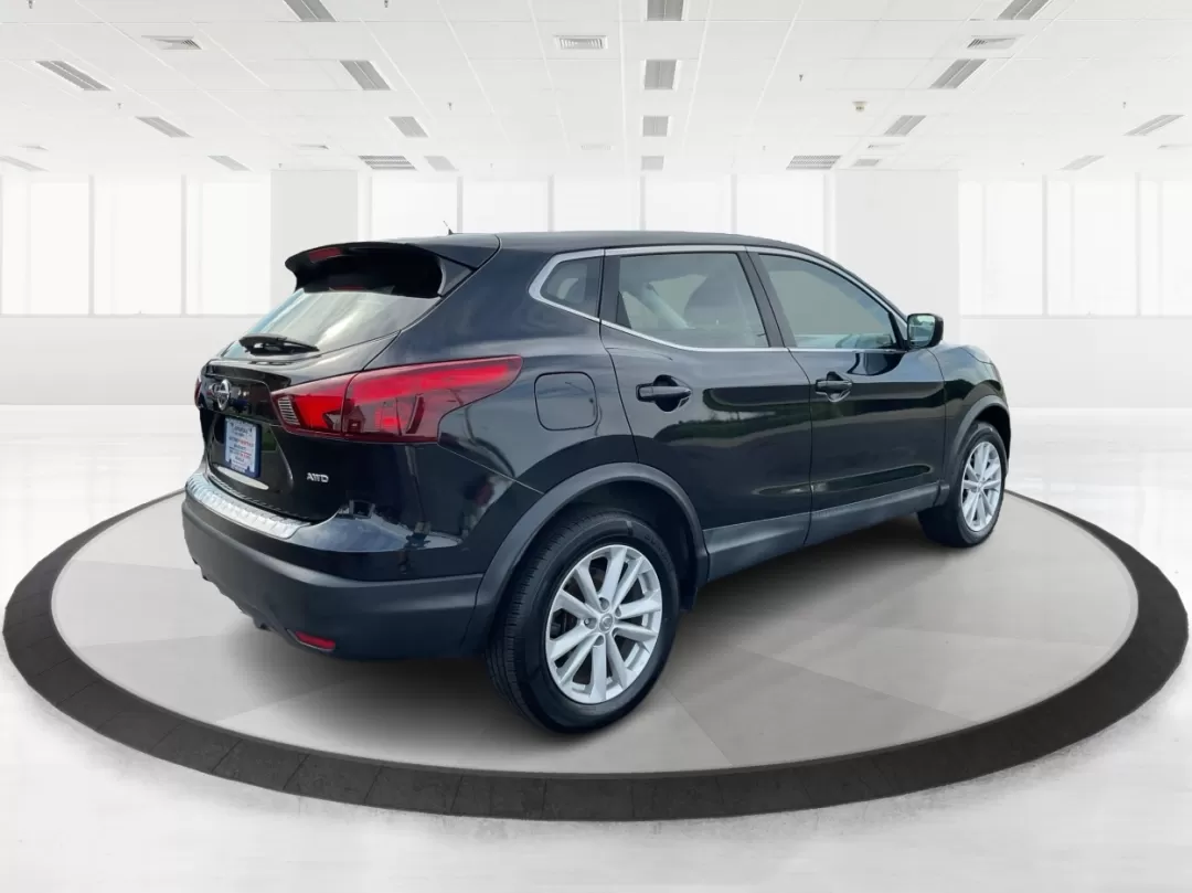 2017 Nissan Rogue S (JN1BJ1CR3HW) with an 2L I-4 gasoline direct injection engine, located at 1951 S Dayton Lakeview Rd., New Carlisle, OH, 45344, (937) 908-9800, 39.890999, -84.050255 - Photo#2