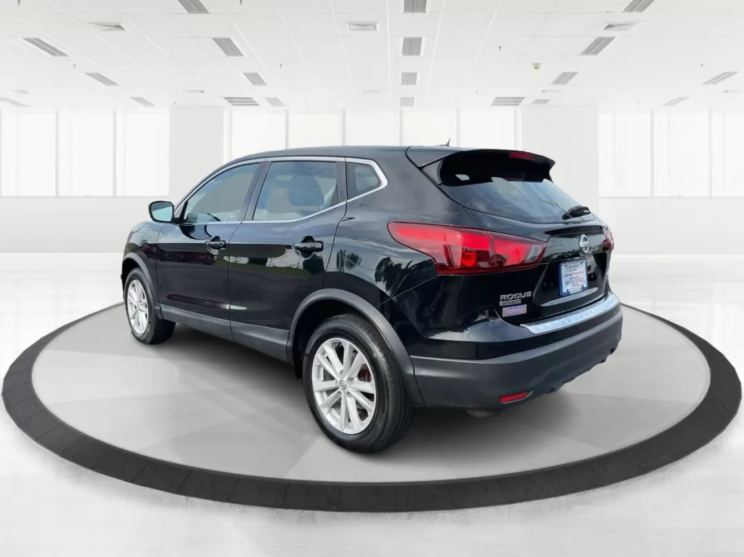 2017 Nissan Rogue S (JN1BJ1CR3HW) with an 2L I-4 gasoline direct injection engine, located at 1951 S Dayton Lakeview Rd., New Carlisle, OH, 45344, (937) 908-9800, 39.890999, -84.050255 - Photo#4