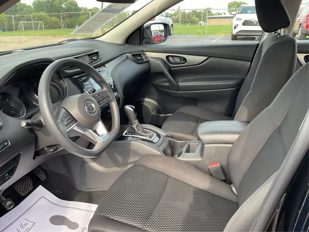 2017 Nissan Rogue S (JN1BJ1CR3HW) with an 2L I-4 gasoline direct injection engine, located at 1951 S Dayton Lakeview Rd., New Carlisle, OH, 45344, (937) 908-9800, 39.890999, -84.050255 - Photo#8