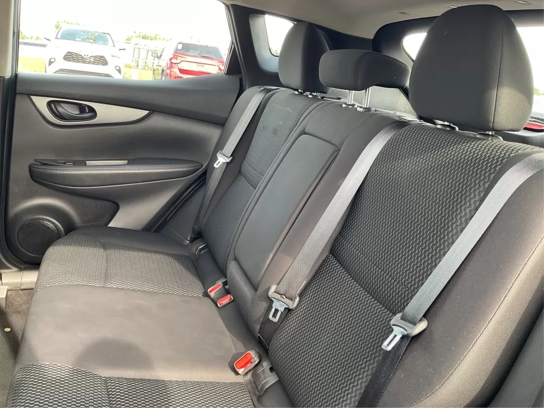 2017 Nissan Rogue S (JN1BJ1CR3HW) with an 2L I-4 gasoline direct injection engine, located at 1951 S Dayton Lakeview Rd., New Carlisle, OH, 45344, (937) 908-9800, 39.890999, -84.050255 - Photo#9