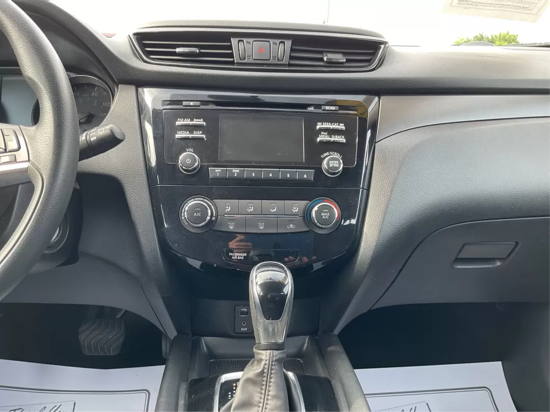 2017 Nissan Rogue S (JN1BJ1CR3HW) with an 2L I-4 gasoline direct injection engine, located at 1951 S Dayton Lakeview Rd., New Carlisle, OH, 45344, (937) 908-9800, 39.890999, -84.050255 - Photo#12
