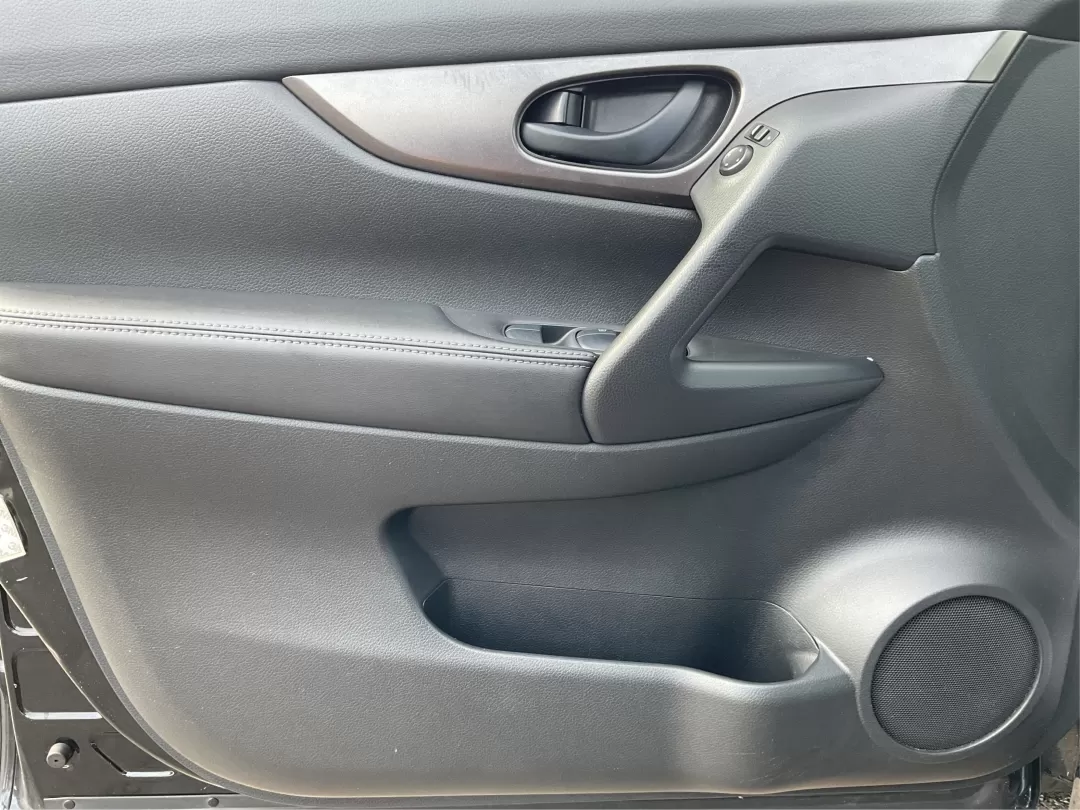 2017 Nissan Rogue S (JN1BJ1CR3HW) with an 2L I-4 gasoline direct injection engine, located at 1951 S Dayton Lakeview Rd., New Carlisle, OH, 45344, (937) 908-9800, 39.890999, -84.050255 - Photo#16