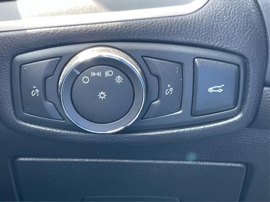 2015 Ford Edge SEL (2FMTK3J94FB) with an Other engine, located at 1230 East Main St, Xenia, OH, 45385, (937) 908-9800, 39.688026, -83.910172 - Elevate your everyday adventures with the perfect blend of style, comfort, and practicality! Introducing the 2015 Ford Edge SEL, a versatile SUV designed for families, commuters, and weekend explorers alike. With its spacious interior and advanced features, this vehicle effortlessly fits into your l - Photo#15