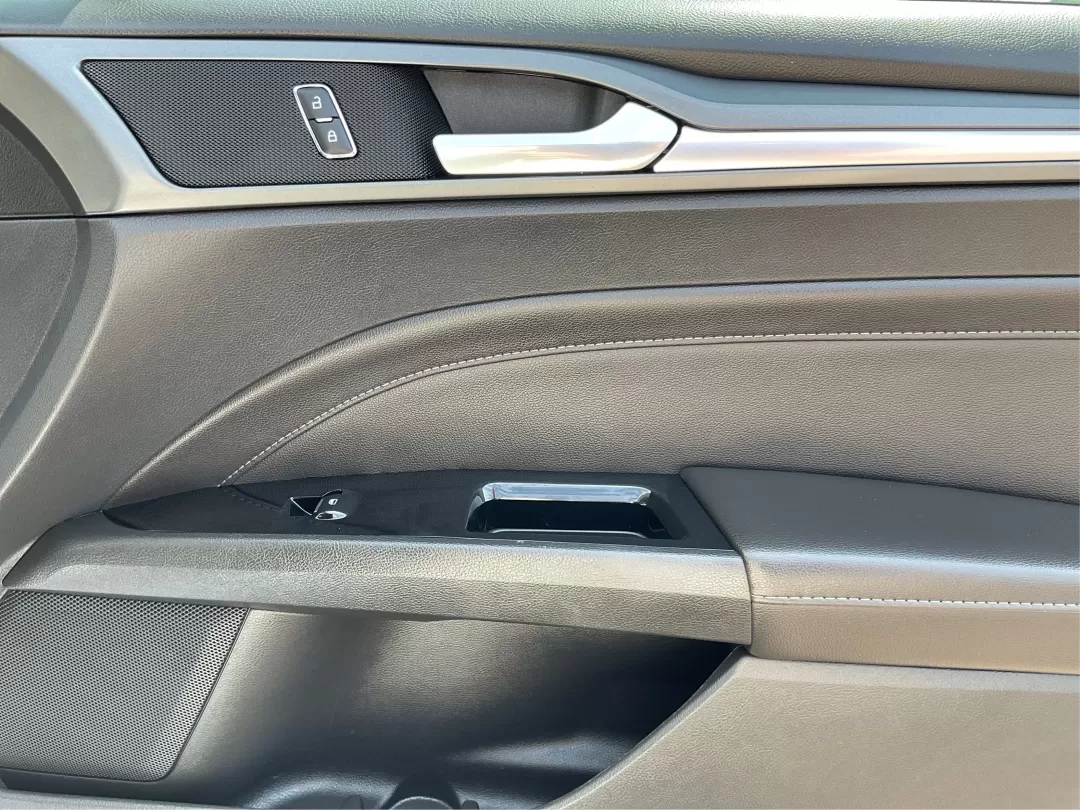 2013 Ford Fusion Titanium (3FA6P0D93DR) with an EcoBoost 2L I-4 gasoline direct injection engine, located at 1230 East Main St, Xenia, OH, 45385, (937) 908-9800, 39.688026, -83.910172 - Photo#18