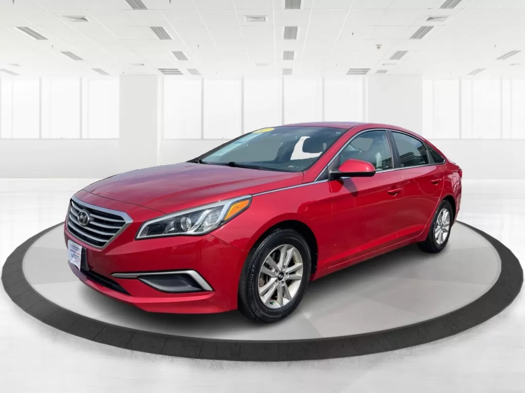 2017 Hyundai Sonata SE (5NPE24AF7HH) with an 2.4L I-4 gasoline direct injection engine, located at 880 E. National Road, Vandalia, OH, 45377, (937) 908-9800, 39.891918, -84.183594 - Photo#7