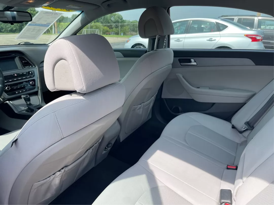 2017 Hyundai Sonata SE (5NPE24AF7HH) with an 2.4L I-4 gasoline direct injection engine, located at 880 E. National Road, Vandalia, OH, 45377, (937) 908-9800, 39.891918, -84.183594 - Photo#9
