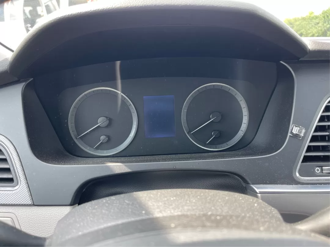 2017 Hyundai Sonata SE (5NPE24AF7HH) with an 2.4L I-4 gasoline direct injection engine, located at 880 E. National Road, Vandalia, OH, 45377, (937) 908-9800, 39.891918, -84.183594 - Photo#14