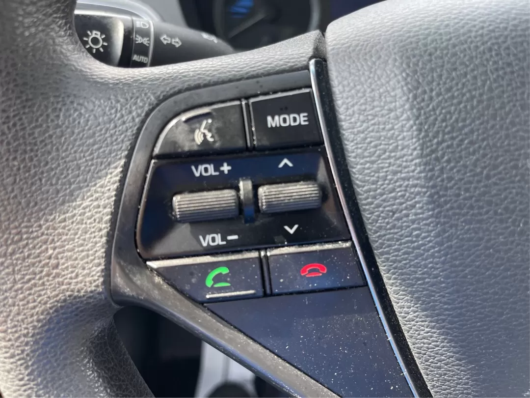 2017 Hyundai Sonata SE (5NPE24AF7HH) with an 2.4L I-4 gasoline direct injection engine, located at 880 E. National Road, Vandalia, OH, 45377, (937) 908-9800, 39.891918, -84.183594 - Photo#15
