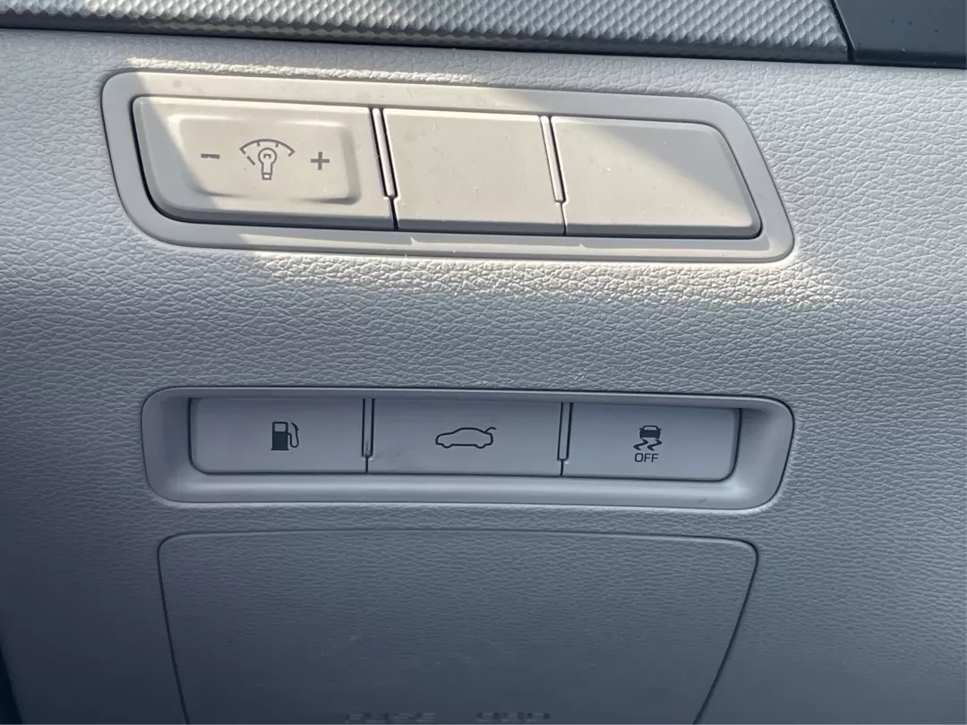 2017 Hyundai Sonata SE (5NPE24AF7HH) with an 2.4L I-4 gasoline direct injection engine, located at 880 E. National Road, Vandalia, OH, 45377, (937) 908-9800, 39.891918, -84.183594 - Photo#16