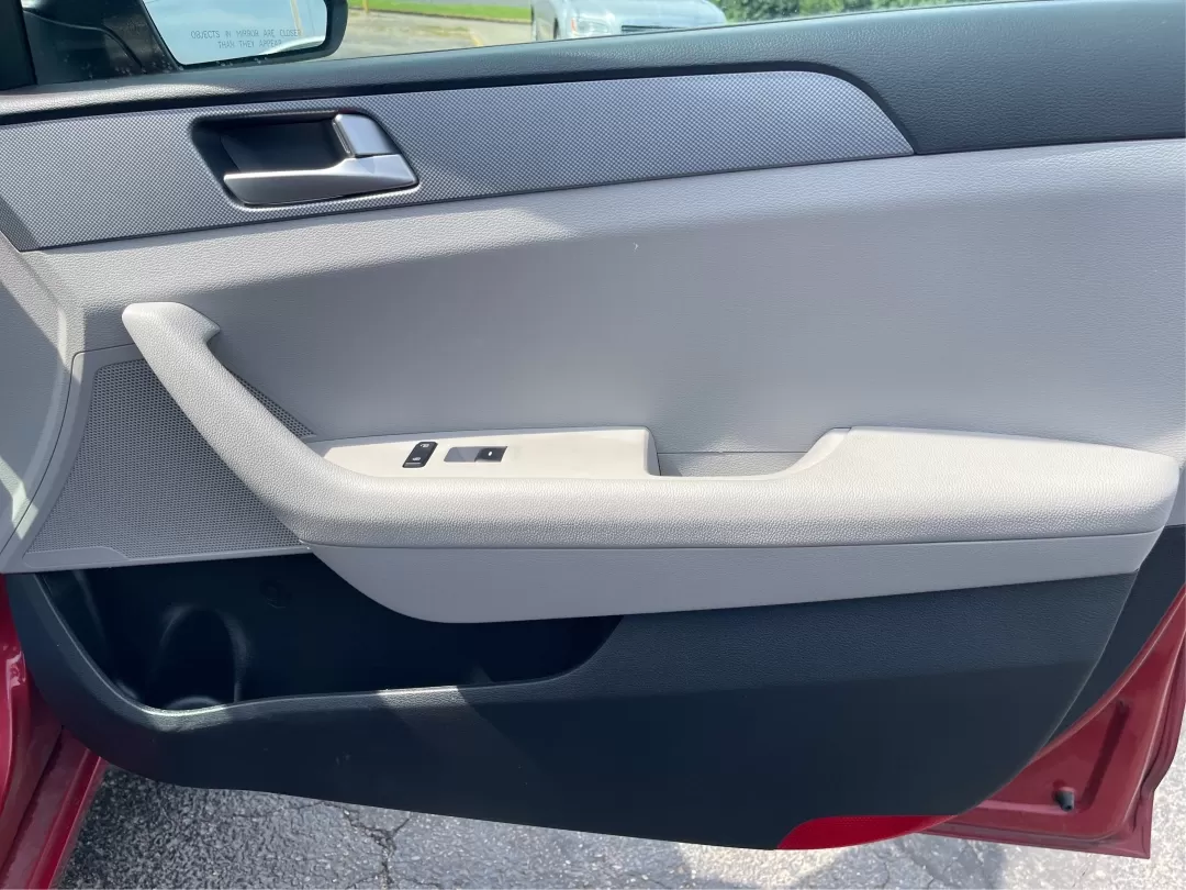 2017 Hyundai Sonata SE (5NPE24AF7HH) with an 2.4L I-4 gasoline direct injection engine, located at 880 E. National Road, Vandalia, OH, 45377, (937) 908-9800, 39.891918, -84.183594 - Photo#19
