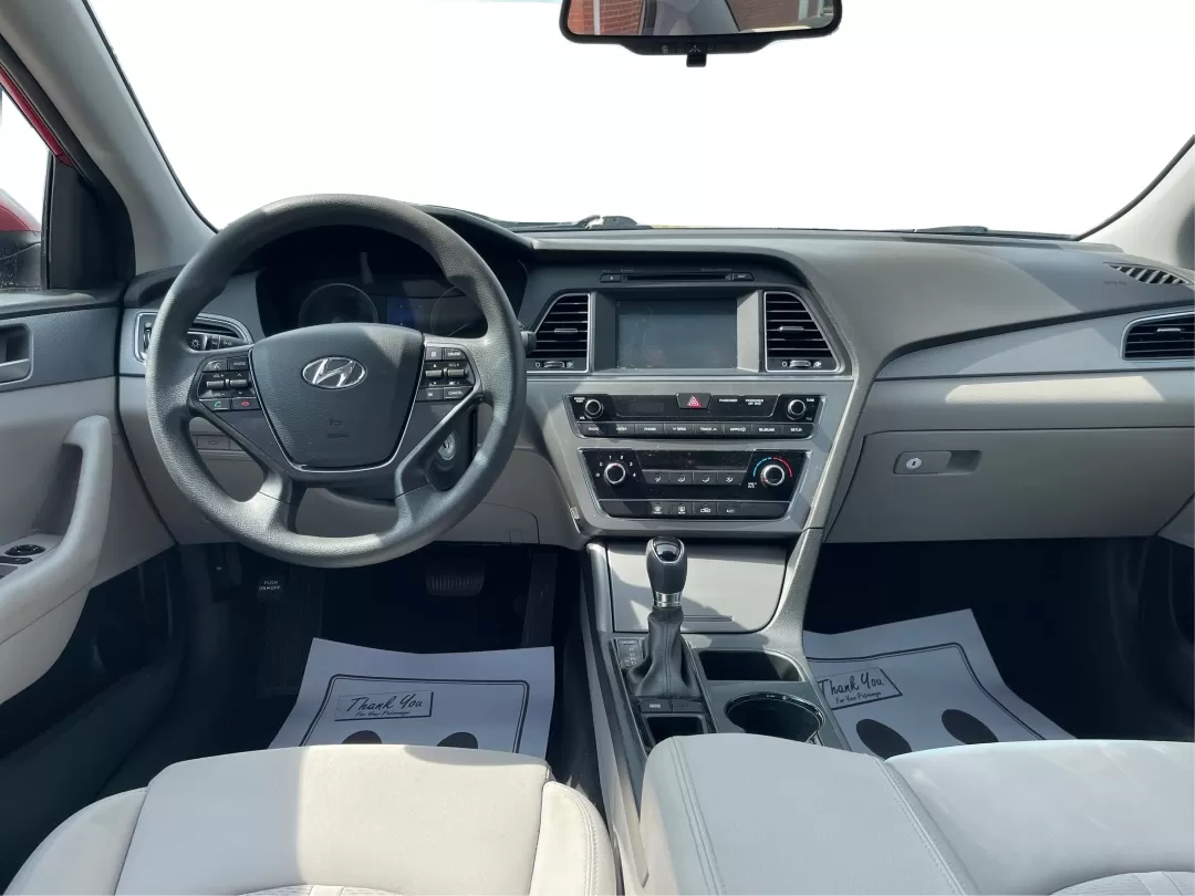 2017 Hyundai Sonata SE (5NPE24AF7HH) with an 2.4L I-4 gasoline direct injection engine, located at 880 E. National Road, Vandalia, OH, 45377, (937) 908-9800, 39.891918, -84.183594 - Photo#20