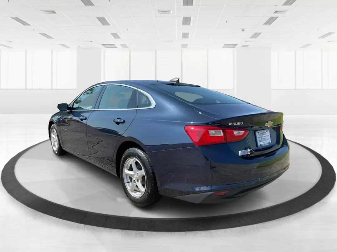 2018 Chevrolet Malibu 1LS (1G1ZB5ST0JF) with an ECOTEC 1.5L I-4 gasoline direct injection engine, located at 1184 Kauffman Ave, Fairborn, OH, 45324, (937) 908-9800, 39.807072, -84.030914 - Photo#4