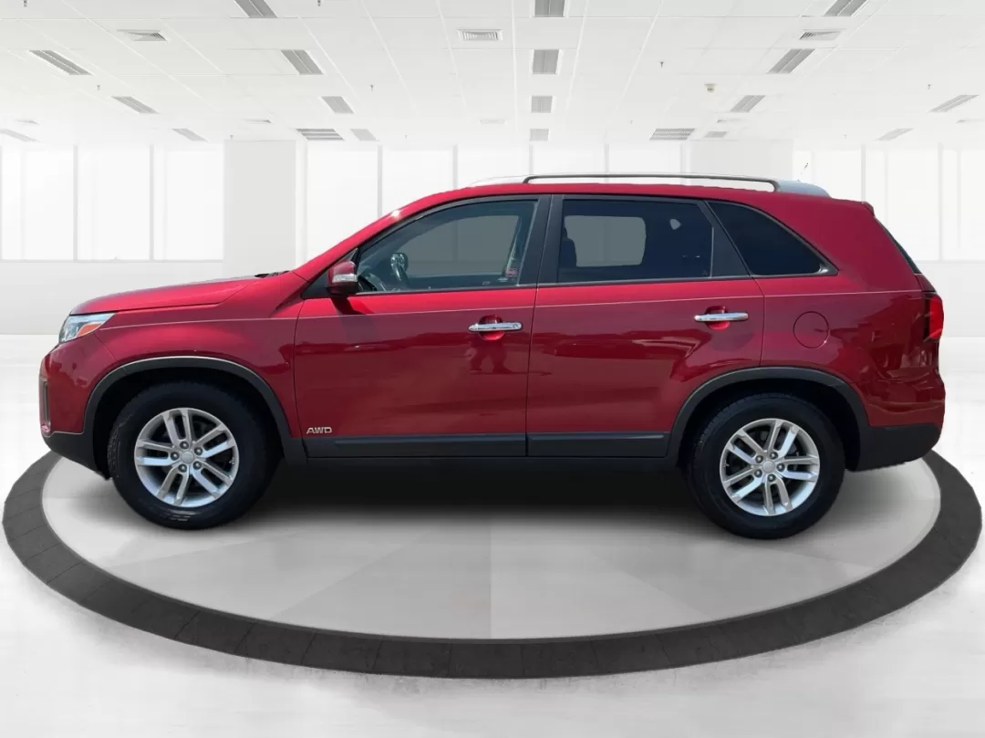 2014 Kia Sorento LX (5XYKTCA64EG) with an 2.4L I-4 gasoline direct injection engine, located at 1951 S Dayton Lakeview Rd., New Carlisle, OH, 45344, (937) 908-9800, 39.890999, -84.050255 - Photo#4
