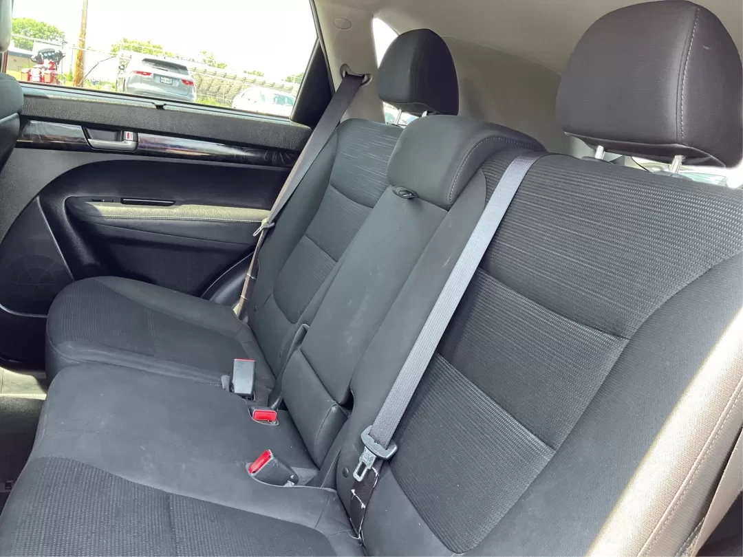 2014 Kia Sorento LX (5XYKTCA64EG) with an 2.4L I-4 gasoline direct injection engine, located at 1951 S Dayton Lakeview Rd., New Carlisle, OH, 45344, (937) 908-9800, 39.890999, -84.050255 - Photo#9