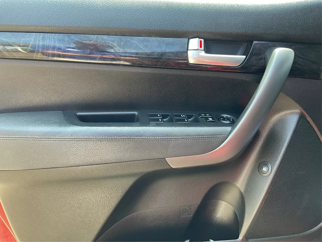 2014 Kia Sorento LX (5XYKTCA64EG) with an 2.4L I-4 gasoline direct injection engine, located at 1951 S Dayton Lakeview Rd., New Carlisle, OH, 45344, (937) 908-9800, 39.890999, -84.050255 - Photo#16