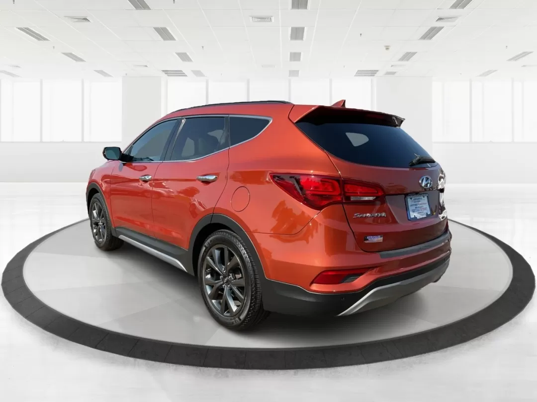 2017 Hyundai Santa Fe 2.0T Ultimate (5XYZW4LA5HG) with an Theta II 2L I-4 gasoline direct injection engine, located at 1184 Kauffman Ave, Fairborn, OH, 45324, (937) 908-9800, 39.807072, -84.030914 - Photo#4