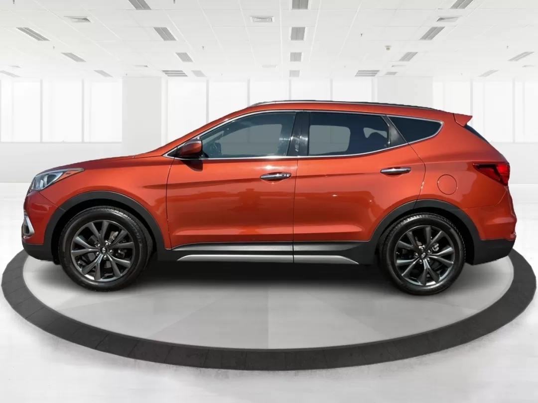 2017 Hyundai Santa Fe 2.0T Ultimate (5XYZW4LA5HG) with an Theta II 2L I-4 gasoline direct injection engine, located at 1184 Kauffman Ave, Fairborn, OH, 45324, (937) 908-9800, 39.807072, -84.030914 - Photo#5