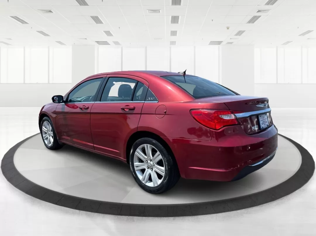 2014 Chrysler 200 Touring (1C3CCBBB6EN) with an Other engine, located at 1230 East Main St, Xenia, OH, 45385, (937) 908-9800, 39.688026, -83.910172 - Photo#4