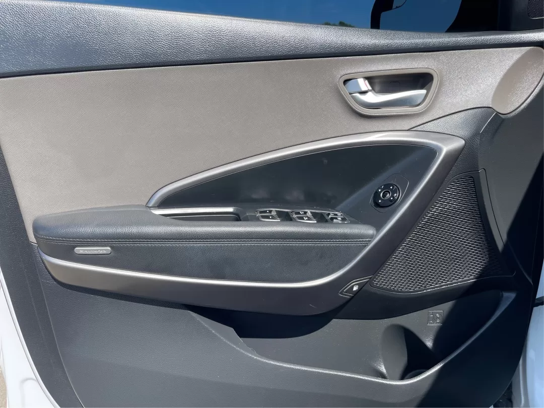 2017 Hyundai Santa Fe 2.4L (5XYZU3LB3HG) with an Theta II 2.4L I-4 gasoline direct injection engine, located at 1230 East Main St, Xenia, OH, 45385, (937) 908-9800, 39.688026, -83.910172 - Photo#18