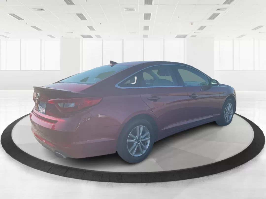 2015 Hyundai Sonata SE (5NPE24AFXFH) with an 2.4L I-4 gasoline direct injection engine, located at 1099 N County Rd 25A , Troy, OH, 45373, (937) 908-9800, 40.057079, -84.212883 - Discover the perfect balance of style, comfort, and reliability with the 2015 Hyundai Sonata SE, available now at Advantage Car and Credit in Fairborn, OH. Whether you're commuting to work, running errands in the nearby neighborhoods of Wright-Patterson Air Force Base, or heading out for a weekend a - Photo#2