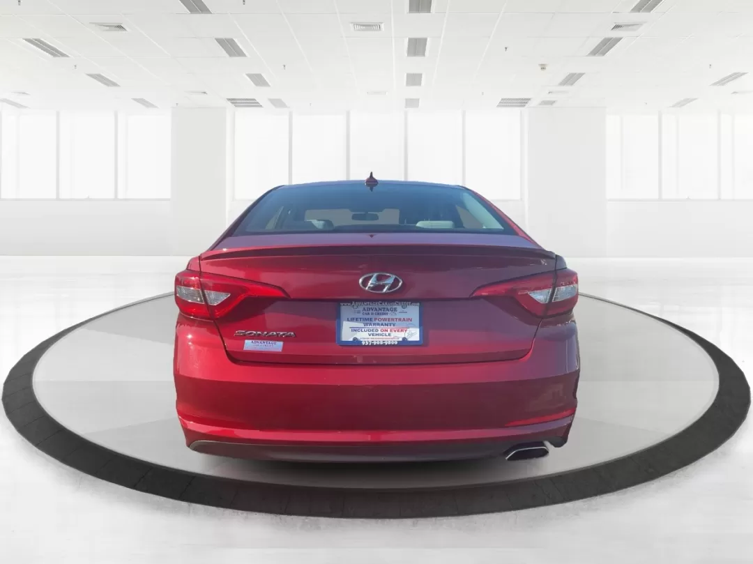 2015 Hyundai Sonata SE (5NPE24AFXFH) with an 2.4L I-4 gasoline direct injection engine, located at 1099 N County Rd 25A , Troy, OH, 45373, (937) 908-9800, 40.057079, -84.212883 - Discover the perfect balance of style, comfort, and reliability with the 2015 Hyundai Sonata SE, available now at Advantage Car and Credit in Fairborn, OH. Whether you're commuting to work, running errands in the nearby neighborhoods of Wright-Patterson Air Force Base, or heading out for a weekend a - Photo#3