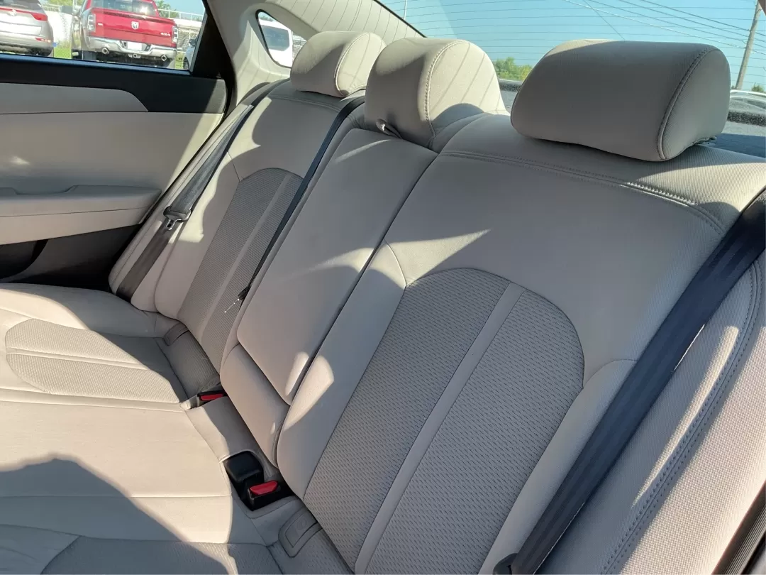 2015 Hyundai Sonata SE (5NPE24AFXFH) with an 2.4L I-4 gasoline direct injection engine, located at 1099 N County Rd 25A , Troy, OH, 45373, (937) 908-9800, 40.057079, -84.212883 - Discover the perfect balance of style, comfort, and reliability with the 2015 Hyundai Sonata SE, available now at Advantage Car and Credit in Fairborn, OH. Whether you're commuting to work, running errands in the nearby neighborhoods of Wright-Patterson Air Force Base, or heading out for a weekend a - Photo#10