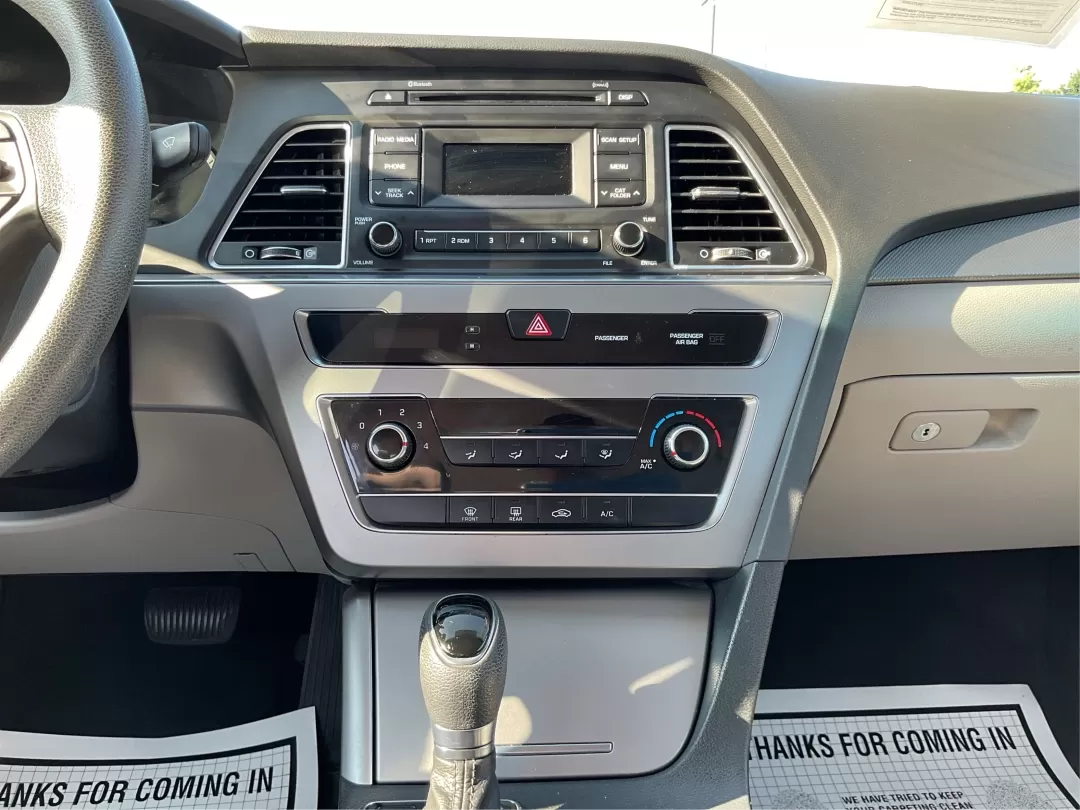 2015 Hyundai Sonata SE (5NPE24AFXFH) with an 2.4L I-4 gasoline direct injection engine, located at 1099 N County Rd 25A , Troy, OH, 45373, (937) 908-9800, 40.057079, -84.212883 - Discover the perfect balance of style, comfort, and reliability with the 2015 Hyundai Sonata SE, available now at Advantage Car and Credit in Fairborn, OH. Whether you're commuting to work, running errands in the nearby neighborhoods of Wright-Patterson Air Force Base, or heading out for a weekend a - Photo#13