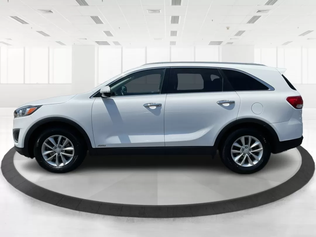 2016 Kia Sorento 2.4L LX (5XYPGDA34GG) with an 2.4L I-4 gasoline direct injection engine, located at 401 Woodman Dr, Riverside, OH, 45431, (937) 908-9800, 39.760899, -84.123421 - **Adventure Awaits: Drive Home This 2016 Kia Sorento from Advantage Car and Credit!**<br /> <br /> Are you searching for the perfect vehicle that effortlessly combines style, comfort, and the ability to tackle any adventure? Look no further than this stunning **2016 Kia Sorento 2.4L LX**! Whether yo - Photo#5