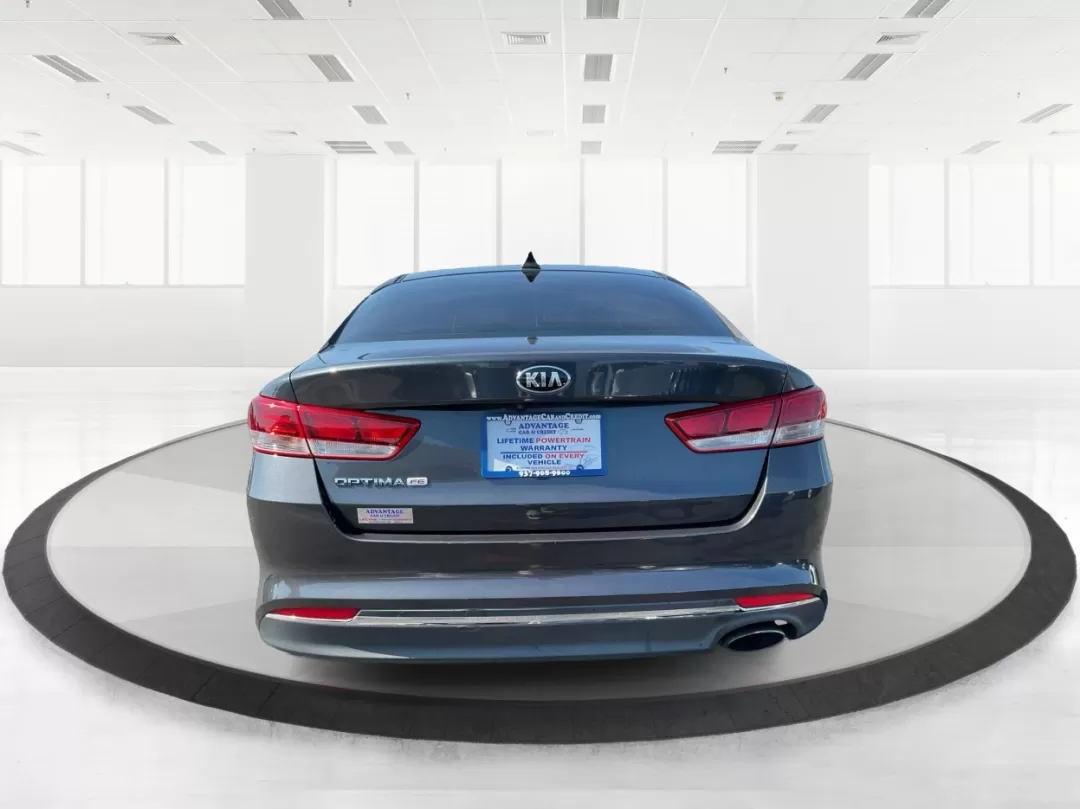 2017 Kia Optima LX (5XXGT4L37HG) with an Theta II 2.4L I-4 gasoline direct injection engine, located at 4508 South Dixie Dr, Moraine, OH, 45439, (937) 908-9800, 39.689976, -84.218452 - Discover the perfect blend of style and functionality with this 2017 Kia Optima LX, available at Advantage Car and Credit, your trusted Buy Here Pay Here dealership in Fairborn, OH. Whether you're commuting to work, shuttling the kids to school, or planning a weekend getaway, this sedan is designed - Photo#3