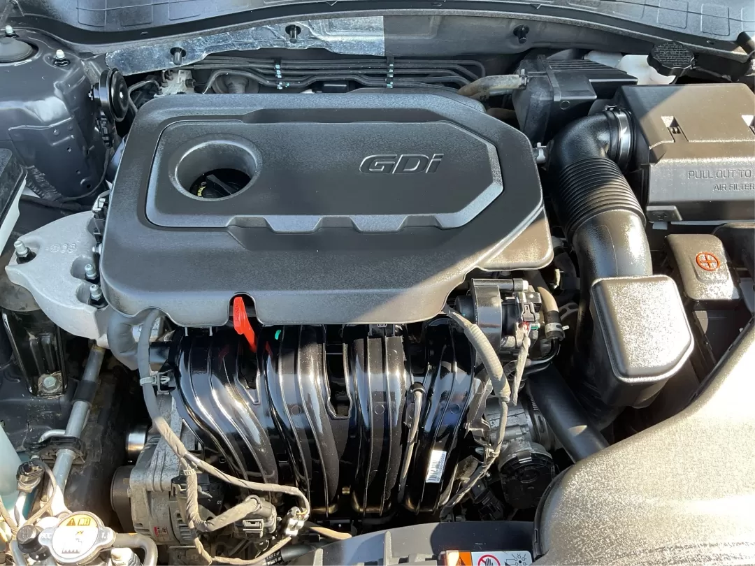 2017 Kia Optima LX (5XXGT4L37HG) with an Theta II 2.4L I-4 gasoline direct injection engine, located at 4508 South Dixie Dr, Moraine, OH, 45439, (937) 908-9800, 39.689976, -84.218452 - Discover the perfect blend of style and functionality with this 2017 Kia Optima LX, available at Advantage Car and Credit, your trusted Buy Here Pay Here dealership in Fairborn, OH. Whether you're commuting to work, shuttling the kids to school, or planning a weekend getaway, this sedan is designed - Photo#11