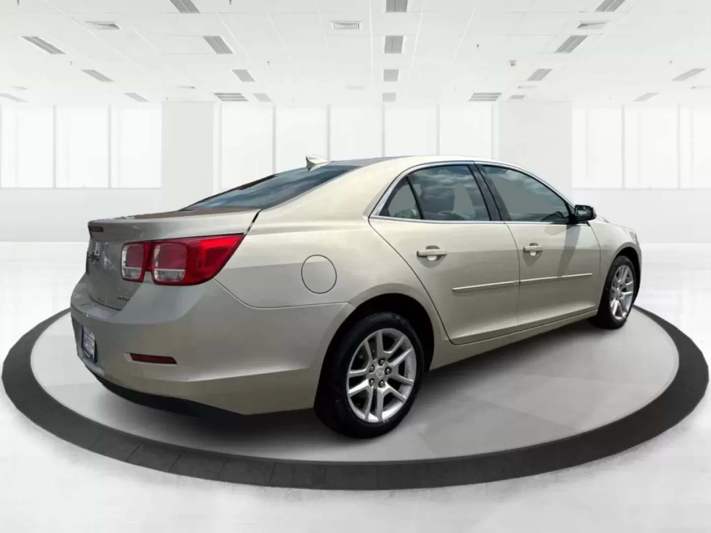 2015 Chevrolet Malibu 1LT (1G11C5SL5FF) with an ECOTEC 2.5L I-4 gasoline direct injection engine, located at 880 E. National Road, Vandalia, OH, 45377, (937) 908-9800, 39.891918, -84.183594 - Are you in the market for a reliable sedan that's perfect for daily commutes and weekend getaways alike? Look no further than this stunning 2015 Chevrolet Malibu 1LT, available now at Advantage Car and Credit in Fairborn, OH. This vehicle is not just a car; it's a lifestyle upgrade designed for budg - Photo#2