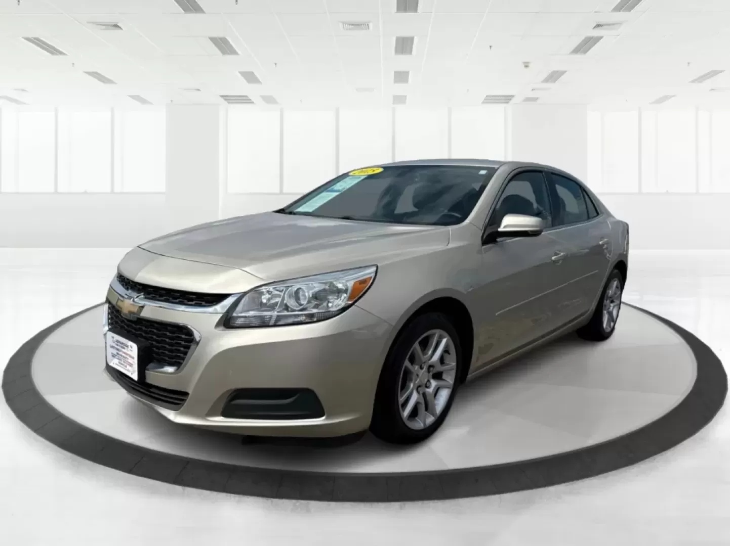 2015 Chevrolet Malibu 1LT (1G11C5SL5FF) with an ECOTEC 2.5L I-4 gasoline direct injection engine, located at 880 E. National Road, Vandalia, OH, 45377, (937) 908-9800, 39.891918, -84.183594 - Are you in the market for a reliable sedan that's perfect for daily commutes and weekend getaways alike? Look no further than this stunning 2015 Chevrolet Malibu 1LT, available now at Advantage Car and Credit in Fairborn, OH. This vehicle is not just a car; it's a lifestyle upgrade designed for budg - Photo#8