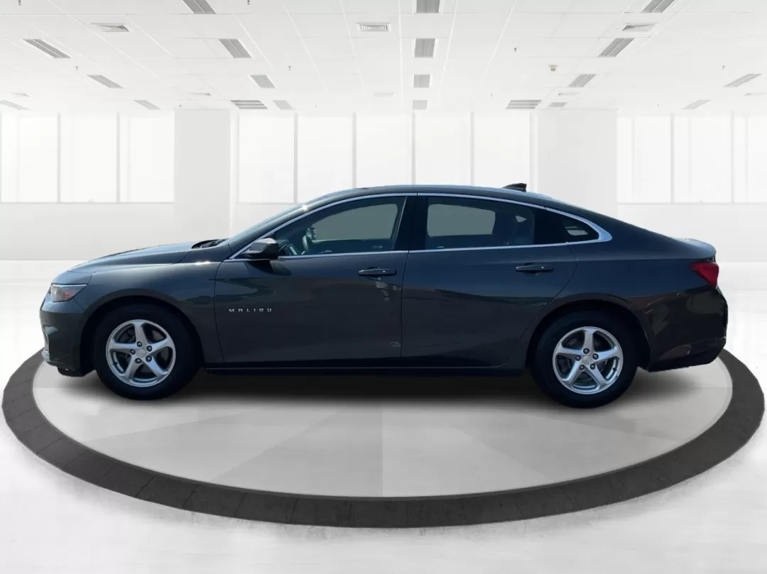 2018 Chevrolet Malibu 1LS (1G1ZB5ST3JF) with an ECOTEC 1.5L I-4 gasoline direct injection engine, located at 1230 East Main St, Xenia, OH, 45385, (937) 908-9800, 39.688026, -83.910172 - Are you ready to elevate your daily commute or family outings with a reliable and stylish sedan? Look no further than the 2018 Chevrolet Malibu 1LS, available right here at Advantage Car and Credit in Fairborn, OH. This modern sedan is perfect for growing families and ideal for budget-conscious buye - Photo#5