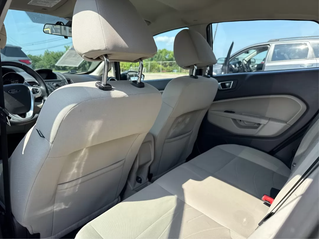 2015 Ford Fiesta SE (3FADP4BJ4FM) with an EcoBoost 1L I-3 gasoline direct injection engine, located at 8750 N County Rd 25A, Piqua, OH, 45356, (937) 908-9800, 40.164391, -84.232513 - Photo#10