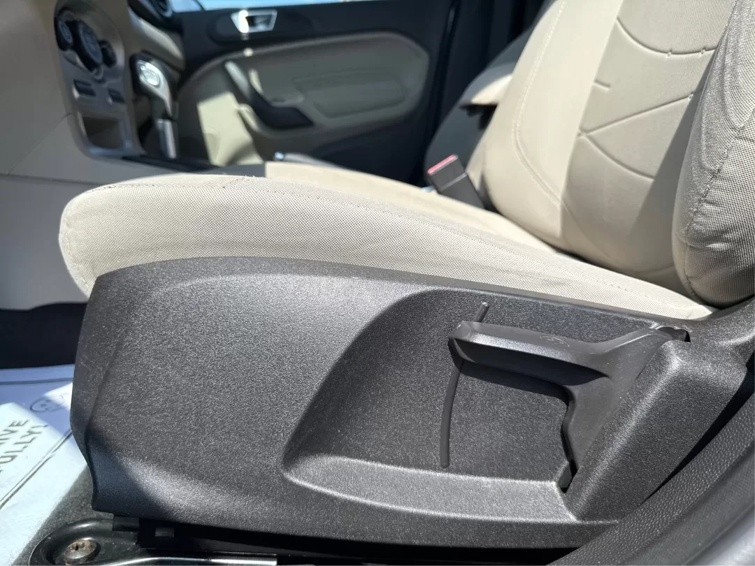 2015 Ford Fiesta SE (3FADP4BJ4FM) with an EcoBoost 1L I-3 gasoline direct injection engine, located at 8750 N County Rd 25A, Piqua, OH, 45356, (937) 908-9800, 40.164391, -84.232513 - Photo#18