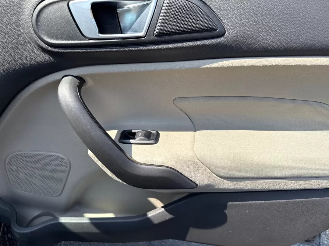 2015 Ford Fiesta SE (3FADP4BJ4FM) with an EcoBoost 1L I-3 gasoline direct injection engine, located at 8750 N County Rd 25A, Piqua, OH, 45356, (937) 908-9800, 40.164391, -84.232513 - Photo#20